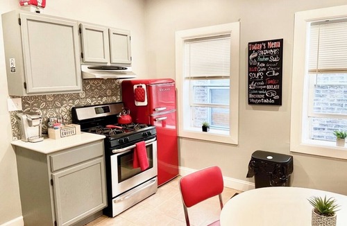 Noble Square Apartment | Wicker Park by Downtown and the Salt Shed Last Minute Special 125.00 July 28-30