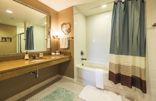 Clinton Hotel | Wild Rose Casino & Hotel Clinton