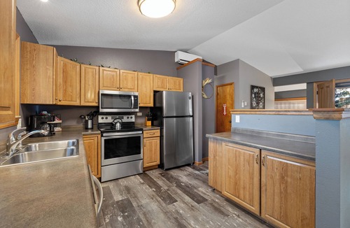 Colonial Pine Hills House | Wildlife Estates. Spacious 4-BR, Dog Friendly, Bonus-Game Rm, HotTub, Garage