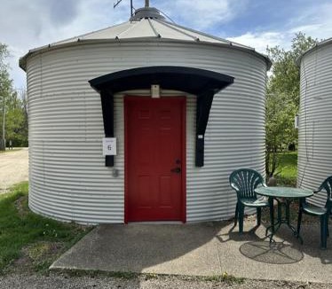 Orange Prairie Cabin | Wildlife Prairie Park