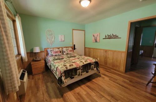 Orange Prairie Cabin | Wildlife Prairie Park