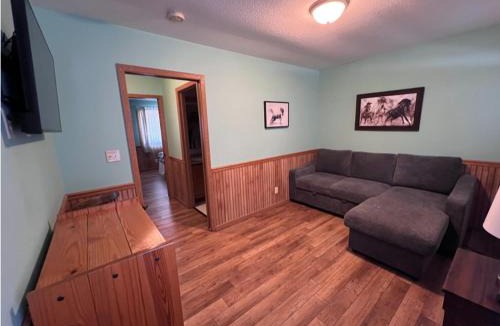 Orange Prairie Cabin | Wildlife Prairie Park