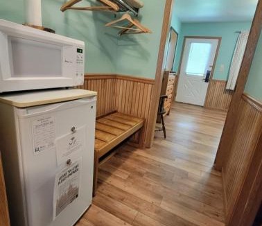Orange Prairie Cabin | Wildlife Prairie Park