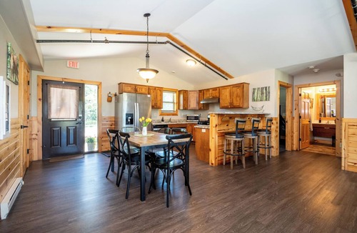 Orange Prairie Cabin | Wildlife Prairie Park