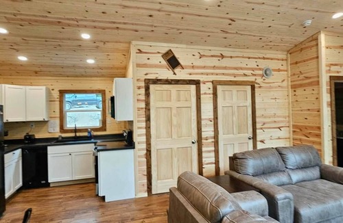 Pittsburg Cabin | Wildwood Cabins Secluded Lakeside Cabin w/High-End Private Hot Tub & Fire Pit