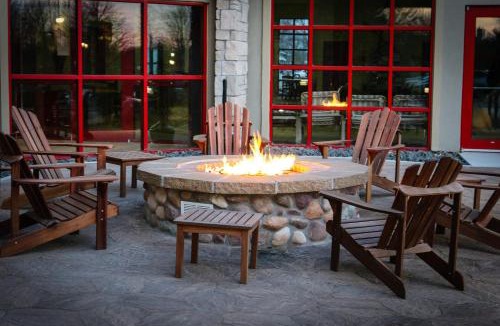 Clive Hotel | Wildwood Lodge & Suites