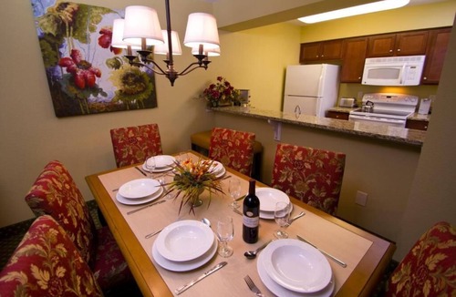 Berkeley Villa | Williamsburg | Historic Village Retreat | Pool & Tennis | 2BR