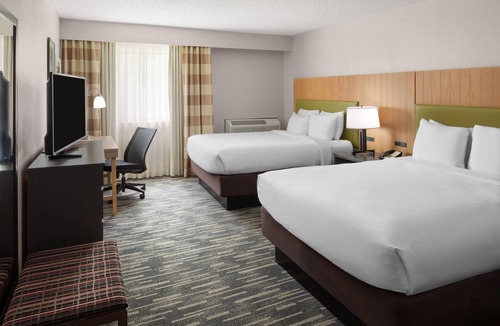 Highlands Hotel | Wingate by Wyndham Lincoln Airport East I-80