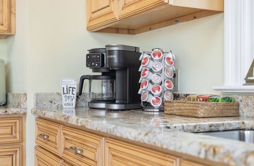Arundel on the Bay House | Winter Retreat Near Naval Academy+ Hot Tub!