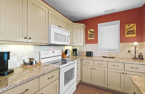 Banner Elk Condo | Wintergreens R1231-Mtn Condo/View, Gated Resort, Indoor/Outdoor Pools & Hot Tub
