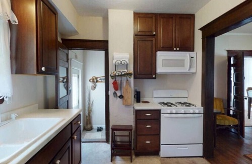 Aberdeen House | Wolf Den | Fully furnished 4BR home in Aberdeen