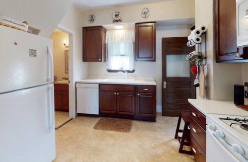 Aberdeen House | Wolf Den | Fully furnished 4BR home in Aberdeen