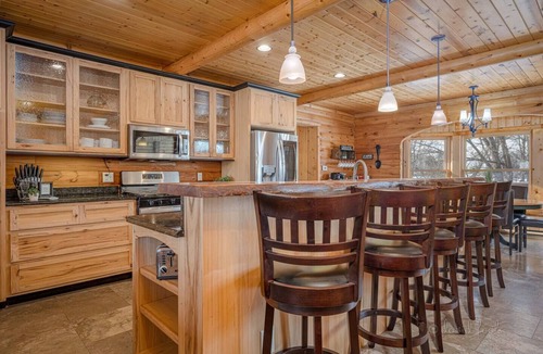 Kent Cabin | Wonder Bear Lodge Private Heated Pool | Hot Tub | 6 King Beds | Sleeps 16