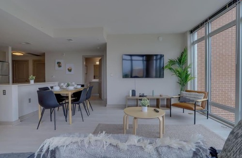 Crystal City Apartment | Wonderful 2BR Apartment at Crystal City