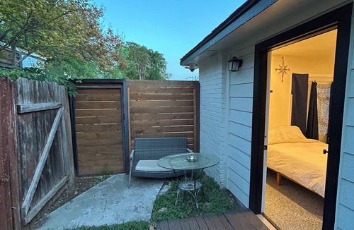 McKinney Apartment | Wonderful studio with AC in vibrant Austin neighborhood