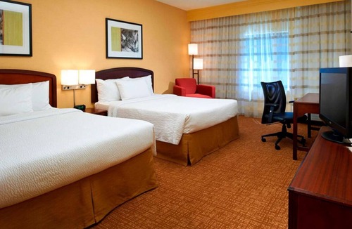 West Dundee Resort | Wonderful Trip! 3 Units w/FREE Parking, Indoor Pool, Games at NOW Arena!