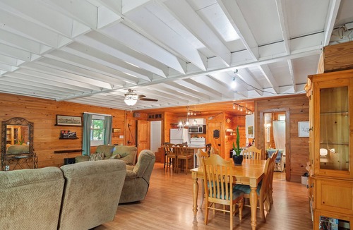 Bremen House | Wonderland Cabin - Quiet, Family-Friendly Stay - Near The Barn
