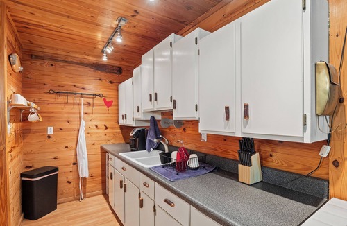 Bremen House | Wonderland Cabin - Quiet, Family-Friendly Stay - Near The Barn
