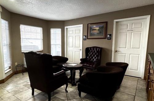 Rome Hotel | Woodbridge Inn By OYO Rome