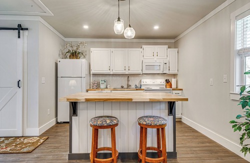 Kirkland Apartment | Wooded Couples Haven! 15 Mi to Wrightsville Beach