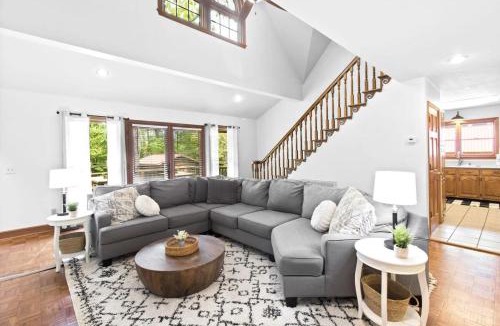Rising Fawn House | Wooded Retreat with game area and hot tub