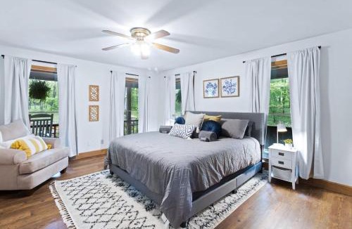 Rising Fawn House | Wooded Retreat with game area and hot tub