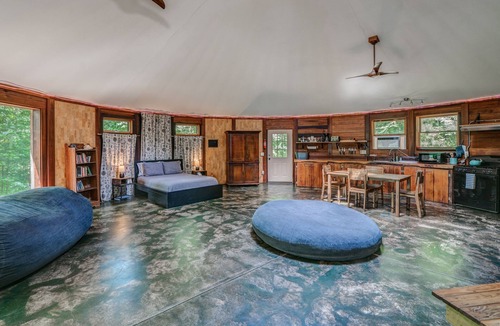 Talking Rock House | Wooden Yurt at Kaluna Farm Retreat
