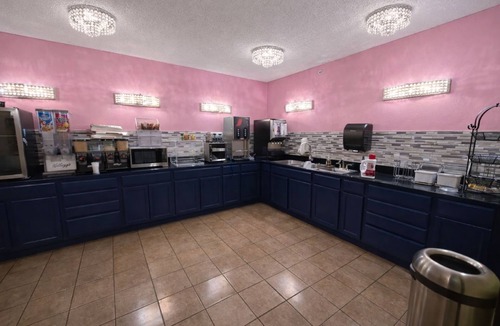 Greenwich Hotel | Woodland Inn & Suites Extended Stay - Deluxe 1 King Bed Non Smoking