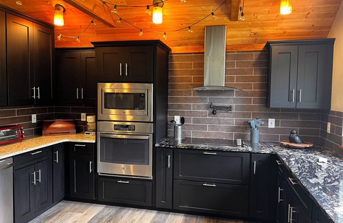 Coyle House | Woodland Retreat - 11 acres, 2100 sqft, huge kitchen, 2 bedroom, 2 full bath