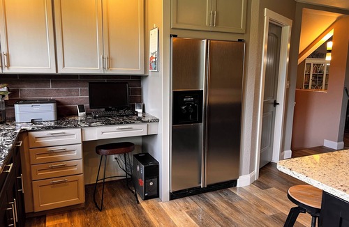 Coyle House | Woodland Retreat - 11 acres, 2100 sqft, huge kitchen, 2 bedroom, 2 full bath