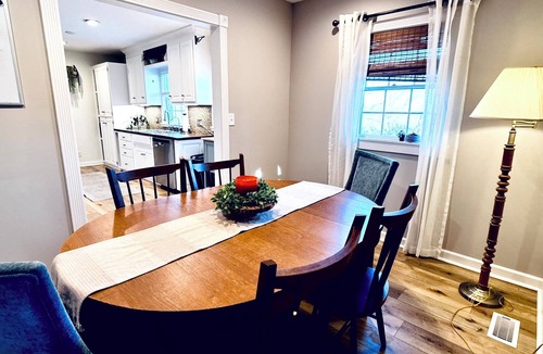 Bellevue House | Woodland Retreat- Mins to the Zoo & backs up a Forest - perfect for Large Groups