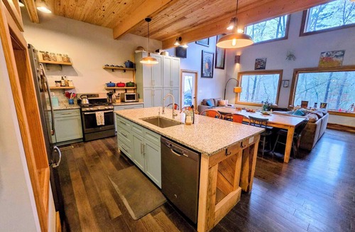 Chattanooga House | Woods Retreat~River Views~Spacious Home Near Chattanooga