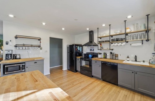 Kabletown Cottage | Woodsy Retreat with a Hot Tub and Seasonal Views!