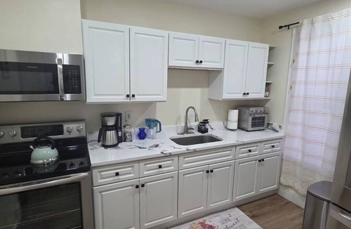 Reading House | Work-Crew & Family Stay Near I-78 - Free Parking