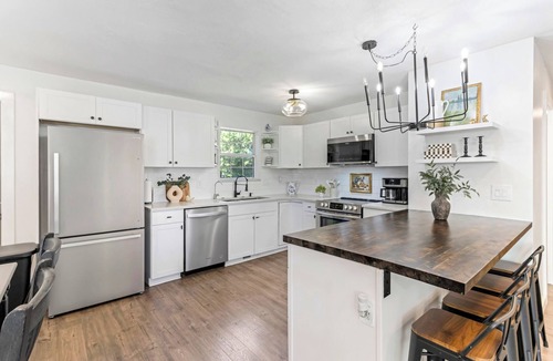 Boiling Springs House | Work & Play Retreat Sleeps 7 - BBQ, Arcade & Fresh Eggs
