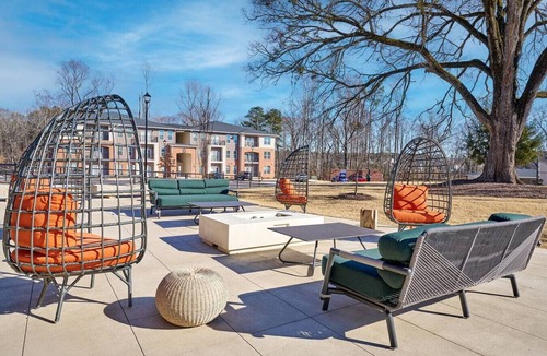 Clayton Apartment | Worker`s Paradise Steps from DT Clayton