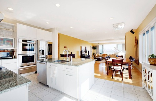Union City Condo | World Cup Base: 15 Min to NYC & MetLife + 2 Private Parking Spots + NYC skyline
