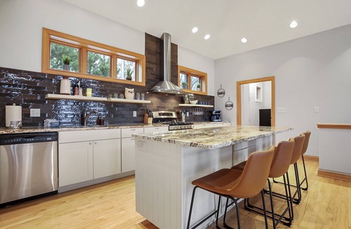 Berkeley Springs House | 🕶️WOW the VIEW🥇Premier HOST🌲Luxurious Lodge🏔️Hot Tub under the stars