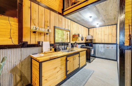 Powell Apartment | Wren's Nest Cabin: Missouri Ozarks Getaway!