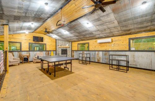 Powell Apartment | Wren's Nest Cabin: Missouri Ozarks Getaway!