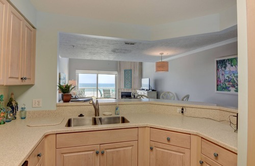 Shell Island Condo | Wrightsville Dunes F-3B - Oceanfront condo with community pool, tennis, beach