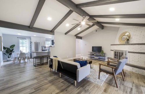 Round Rock House | [WW] 4BD Flat, Sleeps 10 - kids playroom w/bunkbed! Pets OK, Near Public Pool!