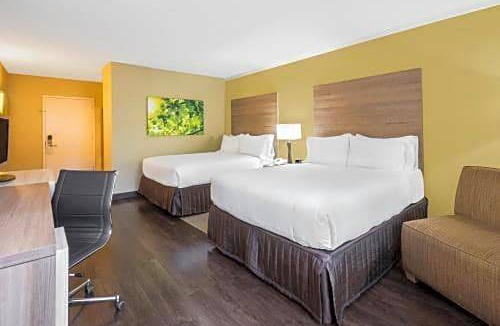 Cheverly Hotel | Wyndham Garden Washington DC North