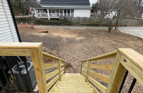 Dallas Apartment | Yellow Door off Main Walk to Downtown Dallas, GA