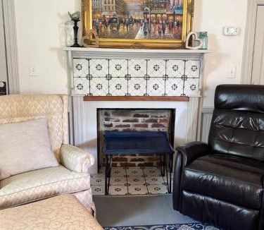 Dallas Apartment | Yellow Door off Main Walk to Downtown Dallas, GA