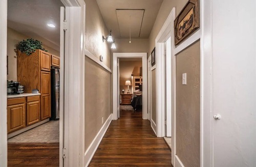 Miller House | Yellow Stone Western Themed Retreat! By Fairgrounds & Downtown OKC - WiFi!