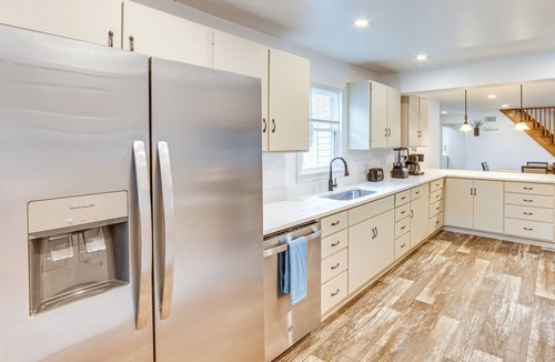 York Cottage | York Farmhouse Hideaway Near Lake Redman