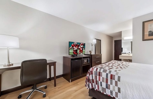 Council Bluffs Hotel | You Found It! Budget-friendly & Pet-friendly Property, Onsite Pool, FREE Parking