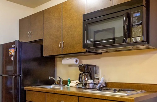 Dickinson Hotel | Your Central Dickinson Retreat – Queen Bed w/Modern Amenities & Downtown