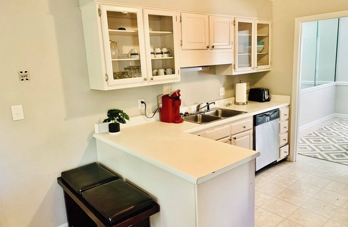 Westover House | ⁂Your Cozy Home-Minutes to Base, 15min to Downtown ⁂